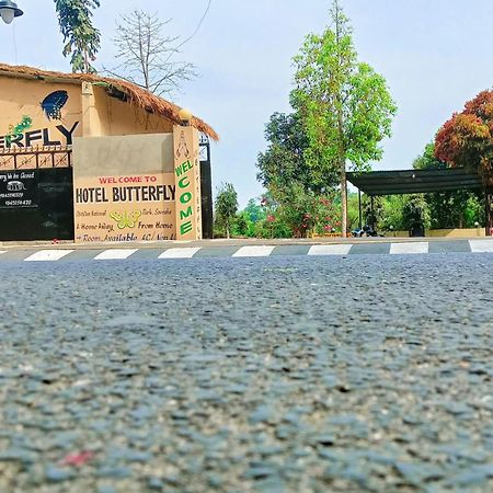 Hotel Butterfly Sauraha Exterior foto
