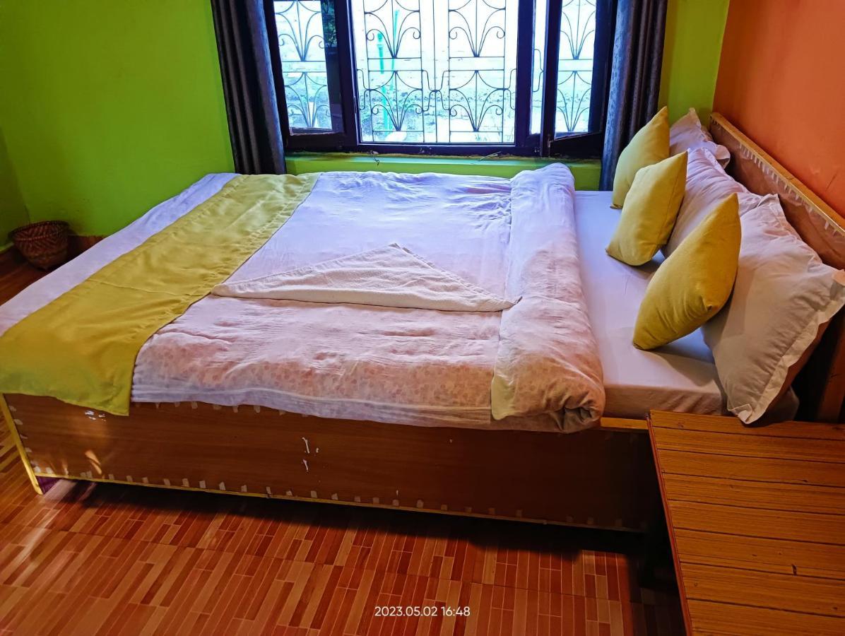 Hotel Butterfly Sauraha Exterior foto