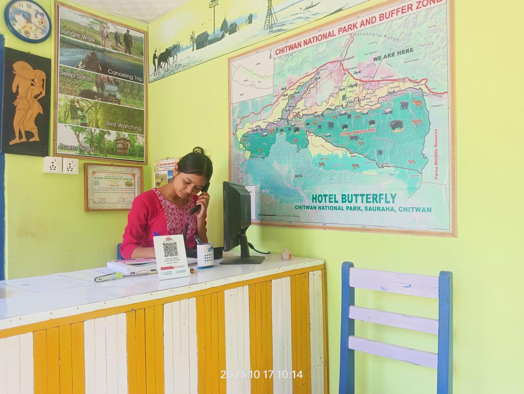 Hotel Butterfly Sauraha Exterior foto