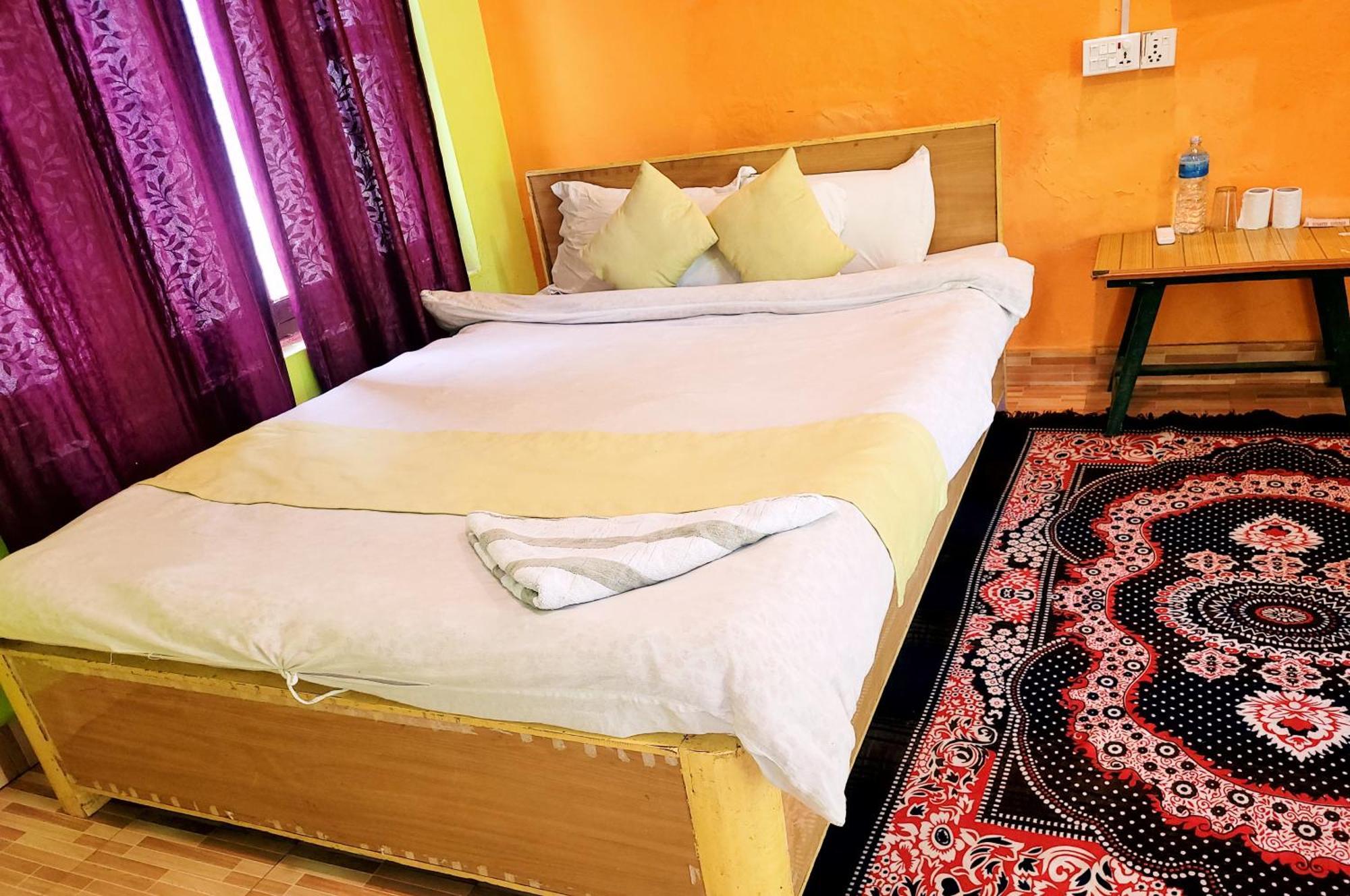 Hotel Butterfly Sauraha Exterior foto