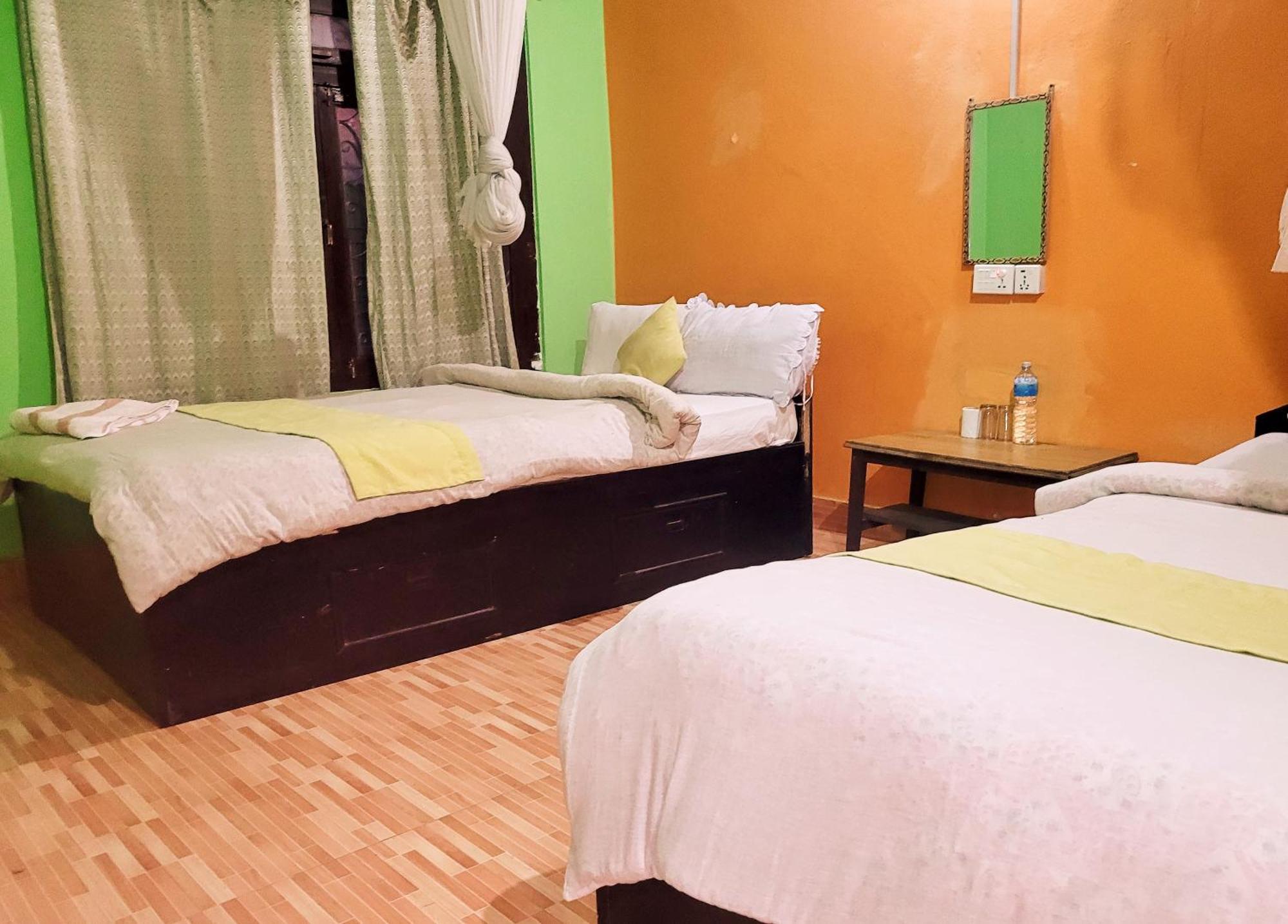 Hotel Butterfly Sauraha Exterior foto