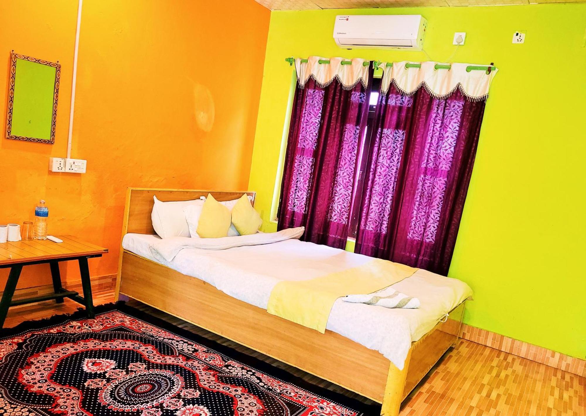 Hotel Butterfly Sauraha Exterior foto